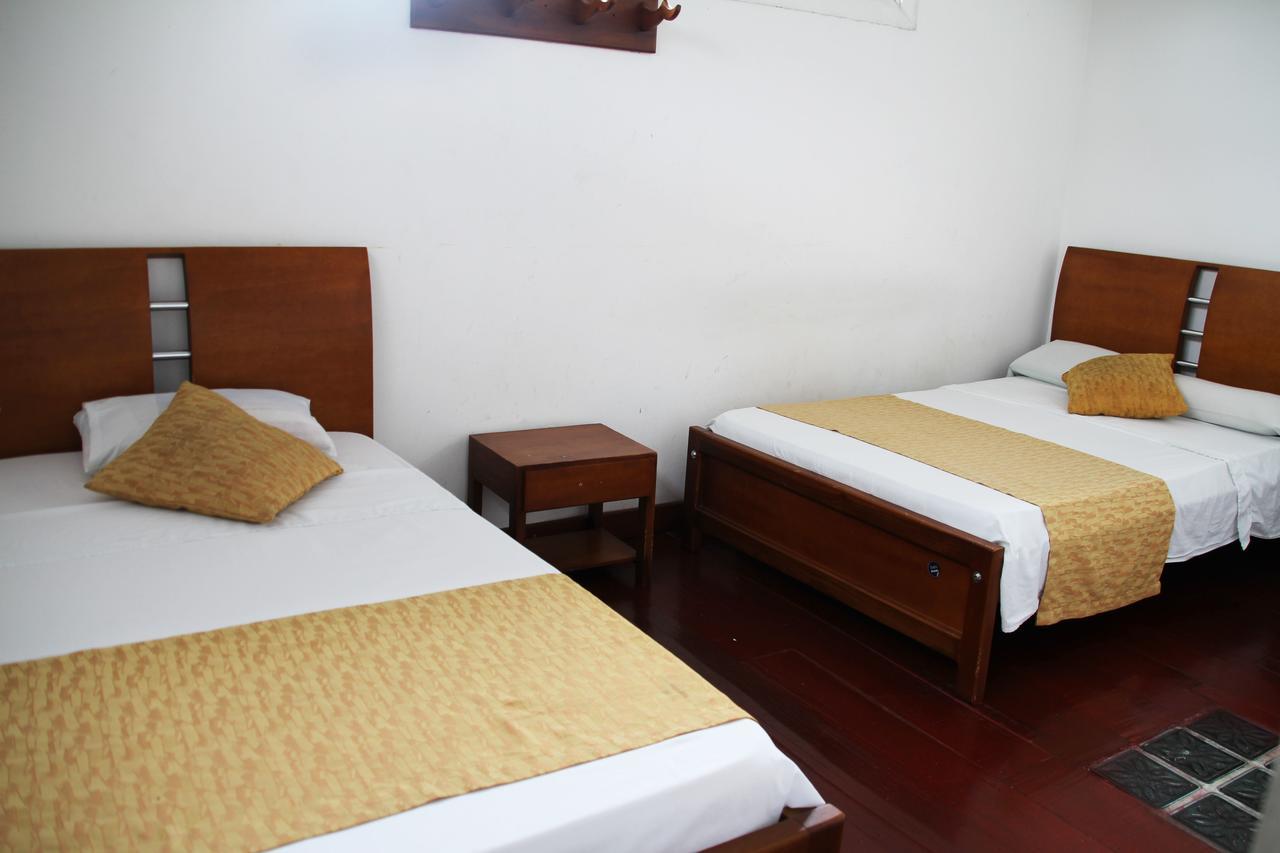 Hotel Monserrate 马尼萨莱斯 外观 照片